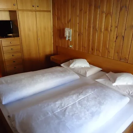 Alisander Hotel